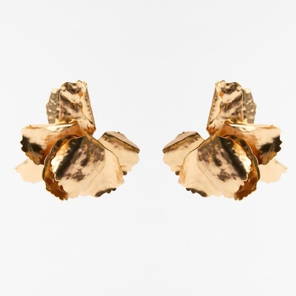 Zara Jewelry - *NEW* ZARA GOLD TONE PETAL FLORAL EARRINGS